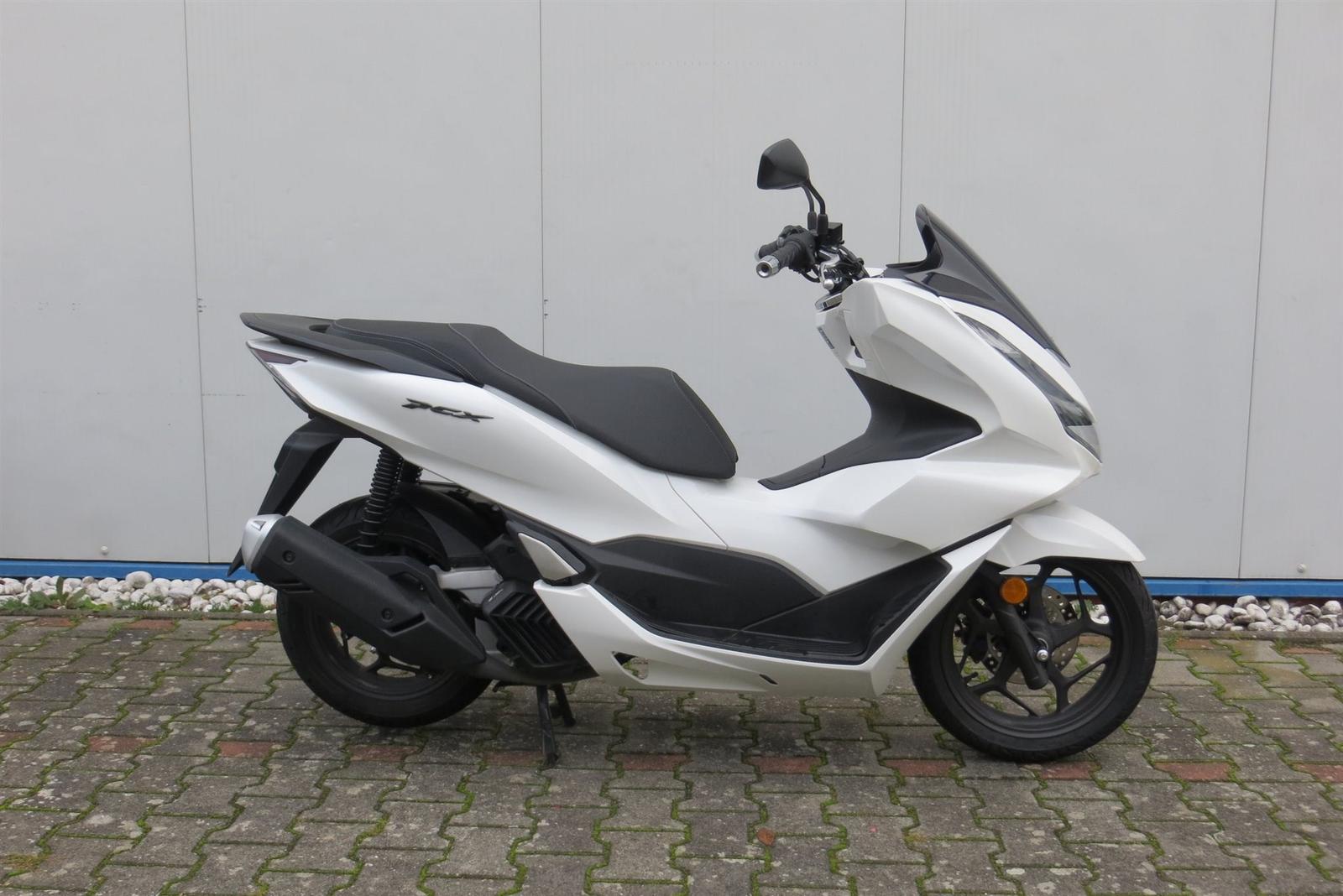 Honda PCX125 Finanzierung - 1100 km - am Lager*