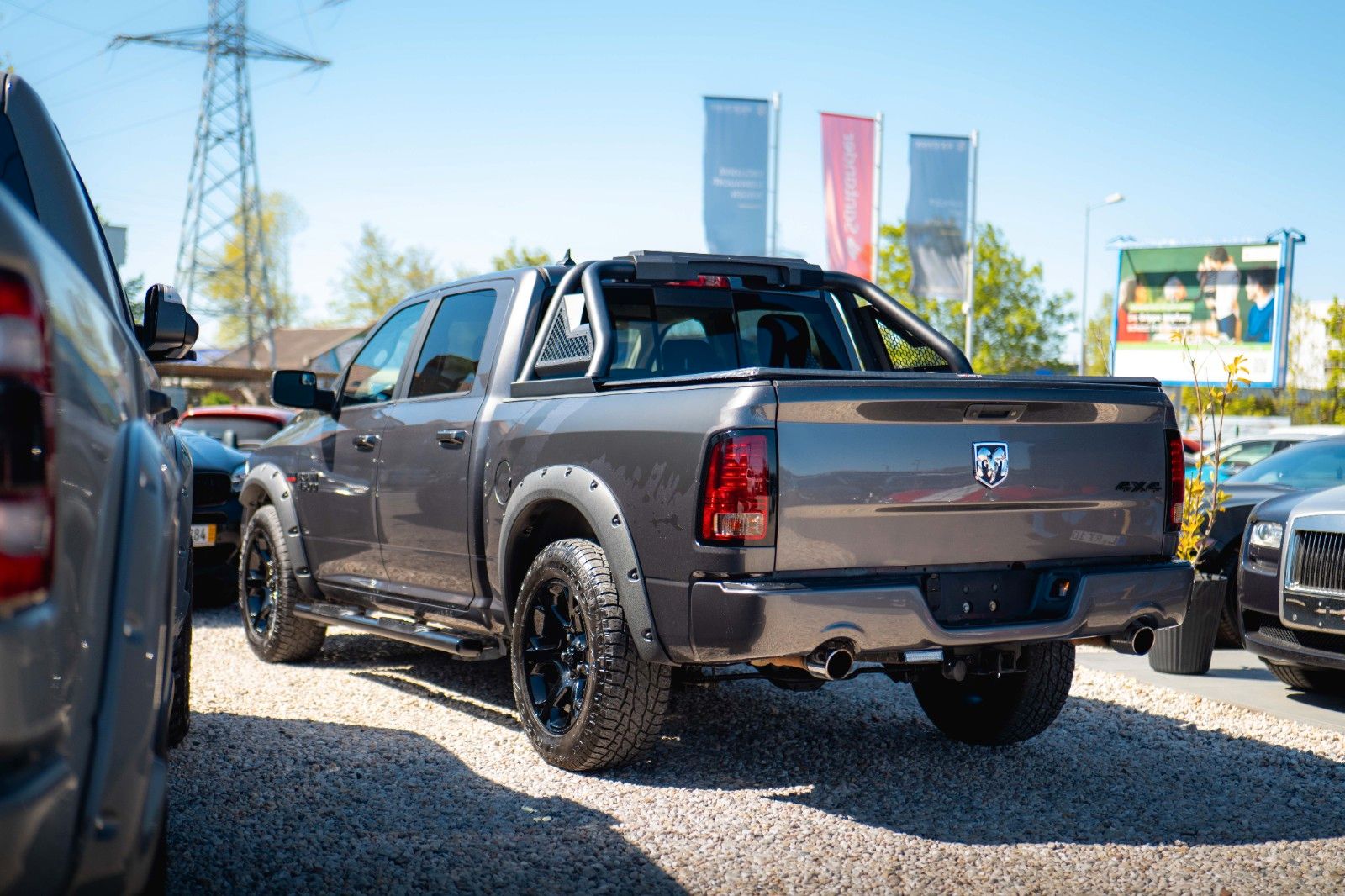 Fahrzeugabbildung Dodge RAM 5.7 V8 HEMI 4x4 Sport LARAMIE NightPaket 19%