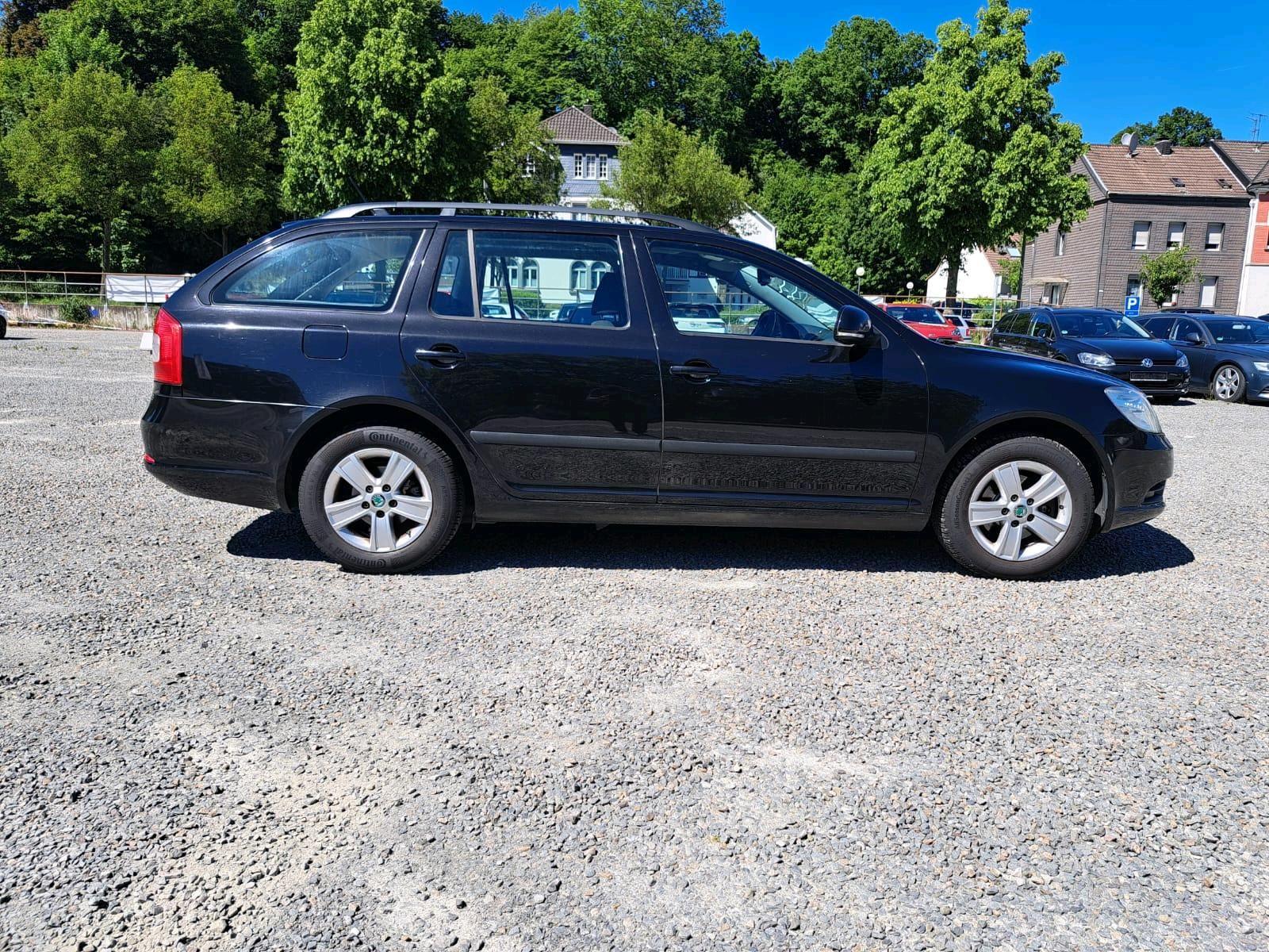 Skoda Octavia 2012 — engine 105 HP (77kW)