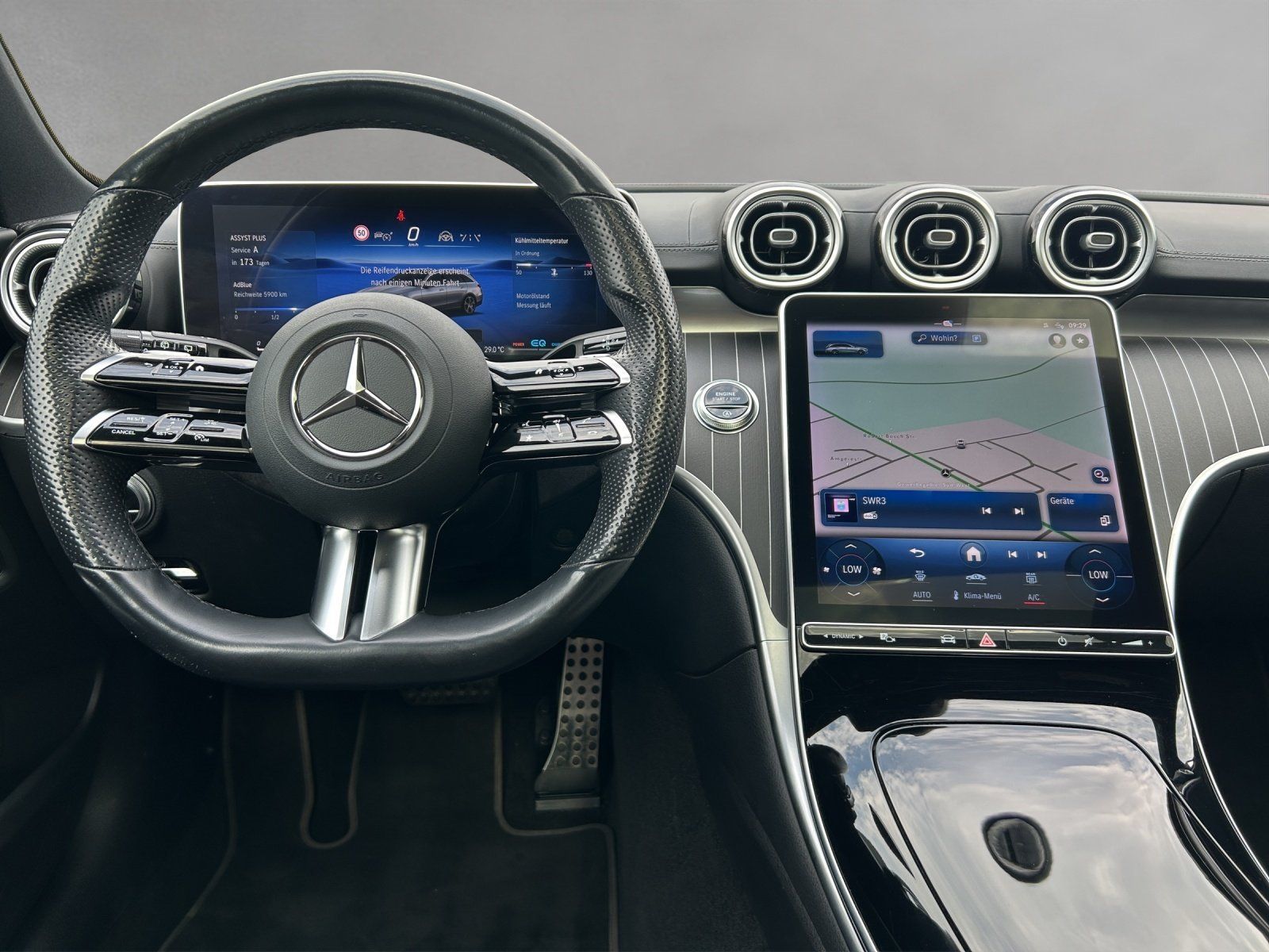 Fahrzeugabbildung Mercedes-Benz C300d T AMG Pano DISTRO DigiLED Busines AHK Memo
