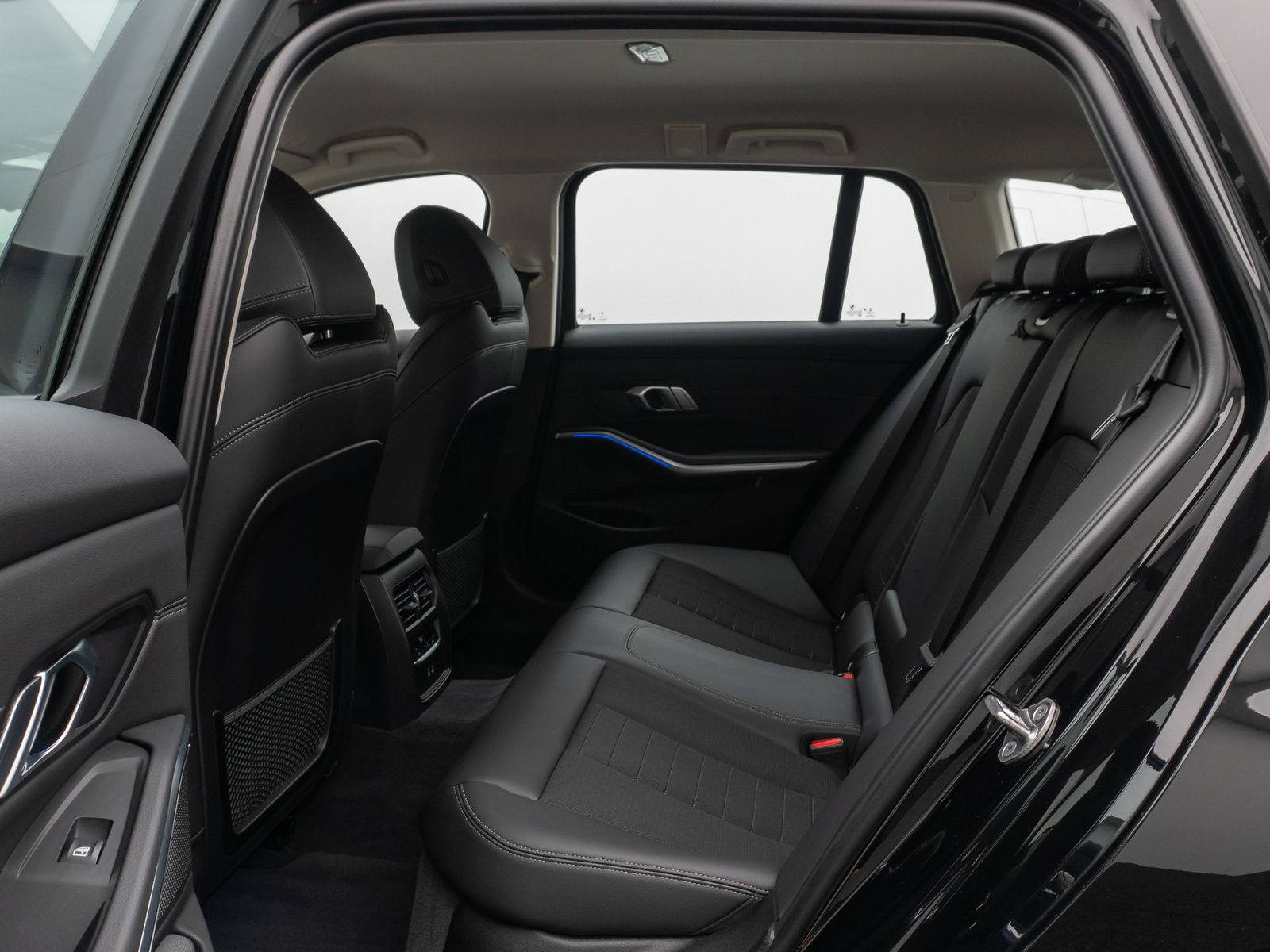 Fahrzeugabbildung BMW 320d Sport Line Kamera DAB HiFi Lordos Alarm LED