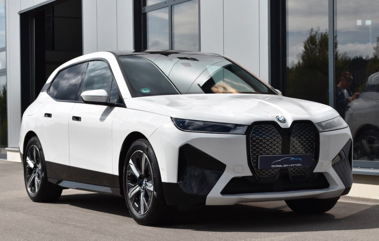 BMW iX xDRIVE40 SPORT SKYLOUNGE PRO-DRIVE H&K 1.HAND foto 4