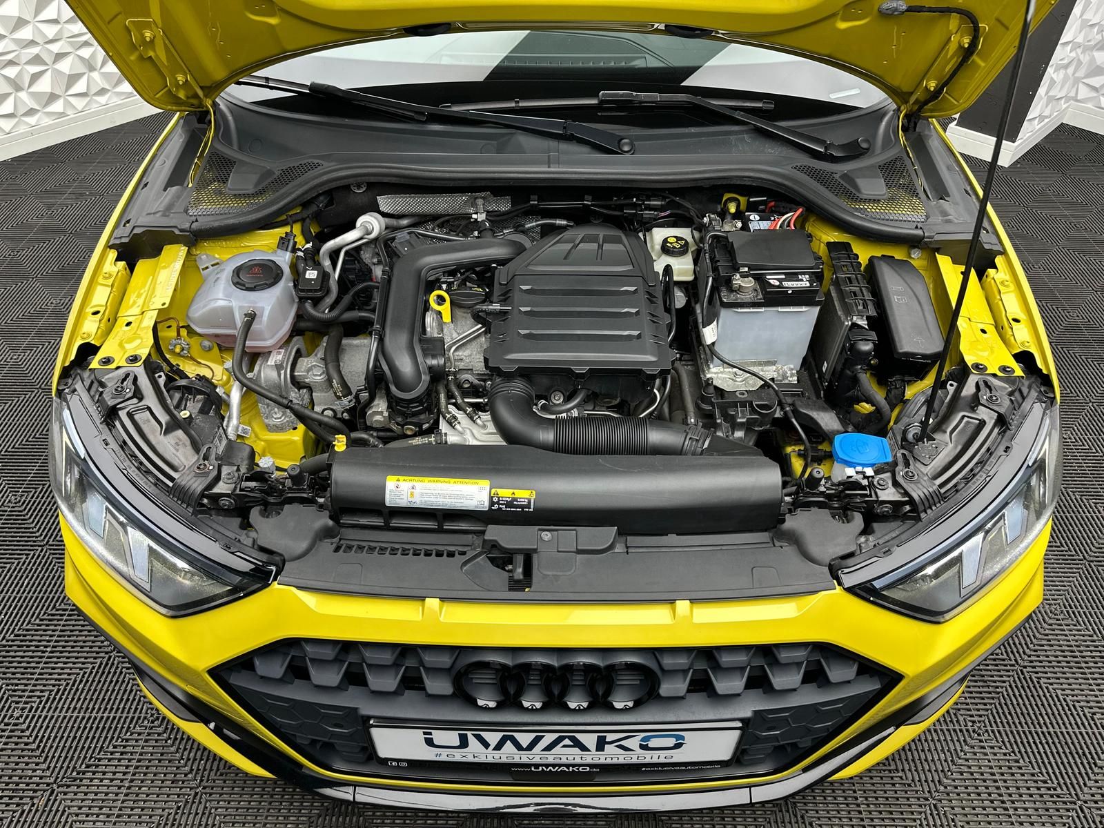 Fahrzeugabbildung Audi A1 30 TFSI S-LINE/EDITION-ONE/PDC/RCAM/VIRTUAL