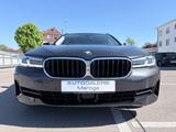 BMW 530 d xDrive PANO/MATRIX/AHK/HUD/STOP&GO/KAMERA - BMW 530 mit Panoramadach