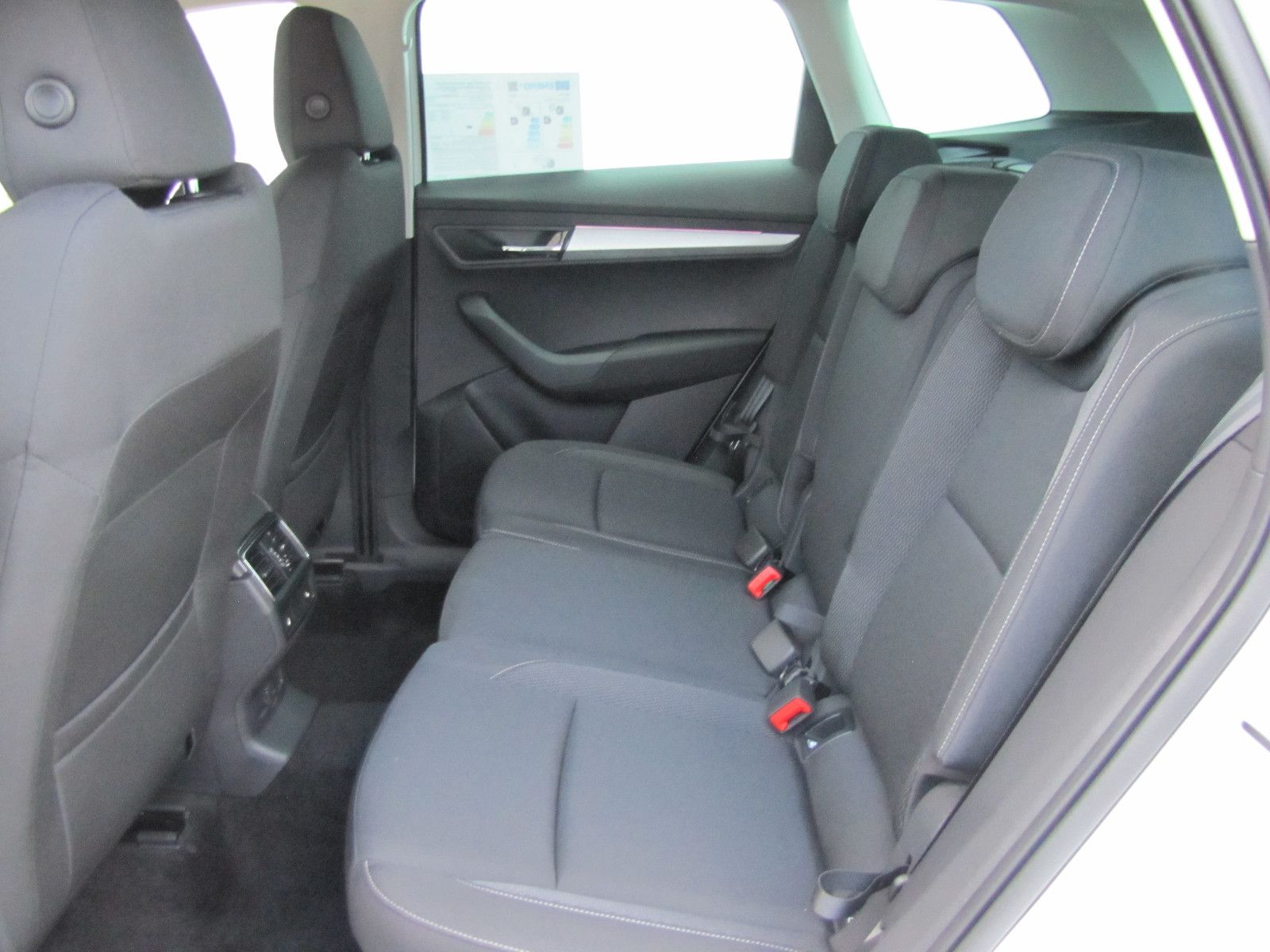 Fahrzeugabbildung SKODA Karoq Selection 2.0l TDI 150PS 7-Gang DSG 4x4