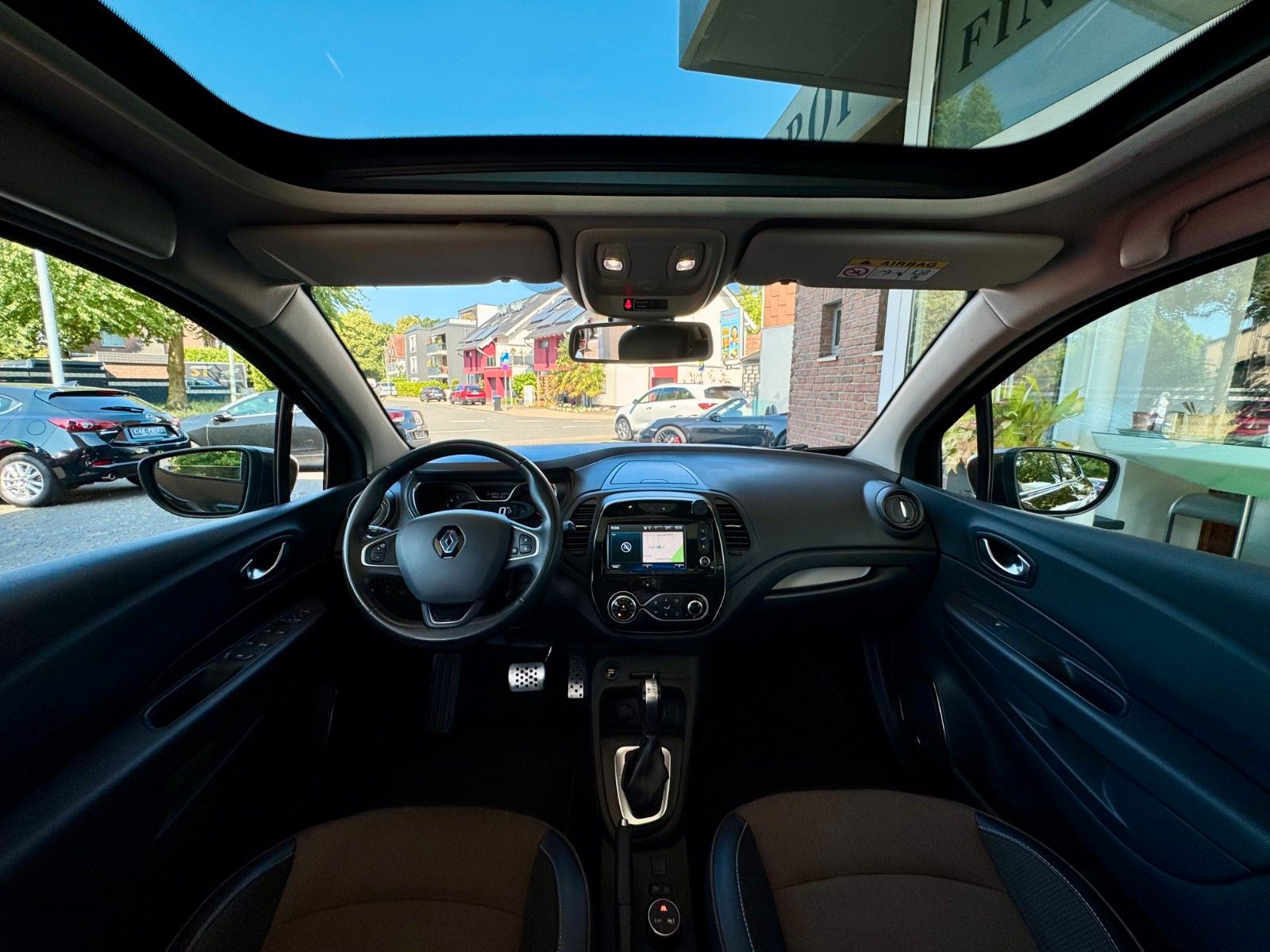 Fahrzeugabbildung Renault Captur Crossborder Navi/Kamera/Panorama/Leder