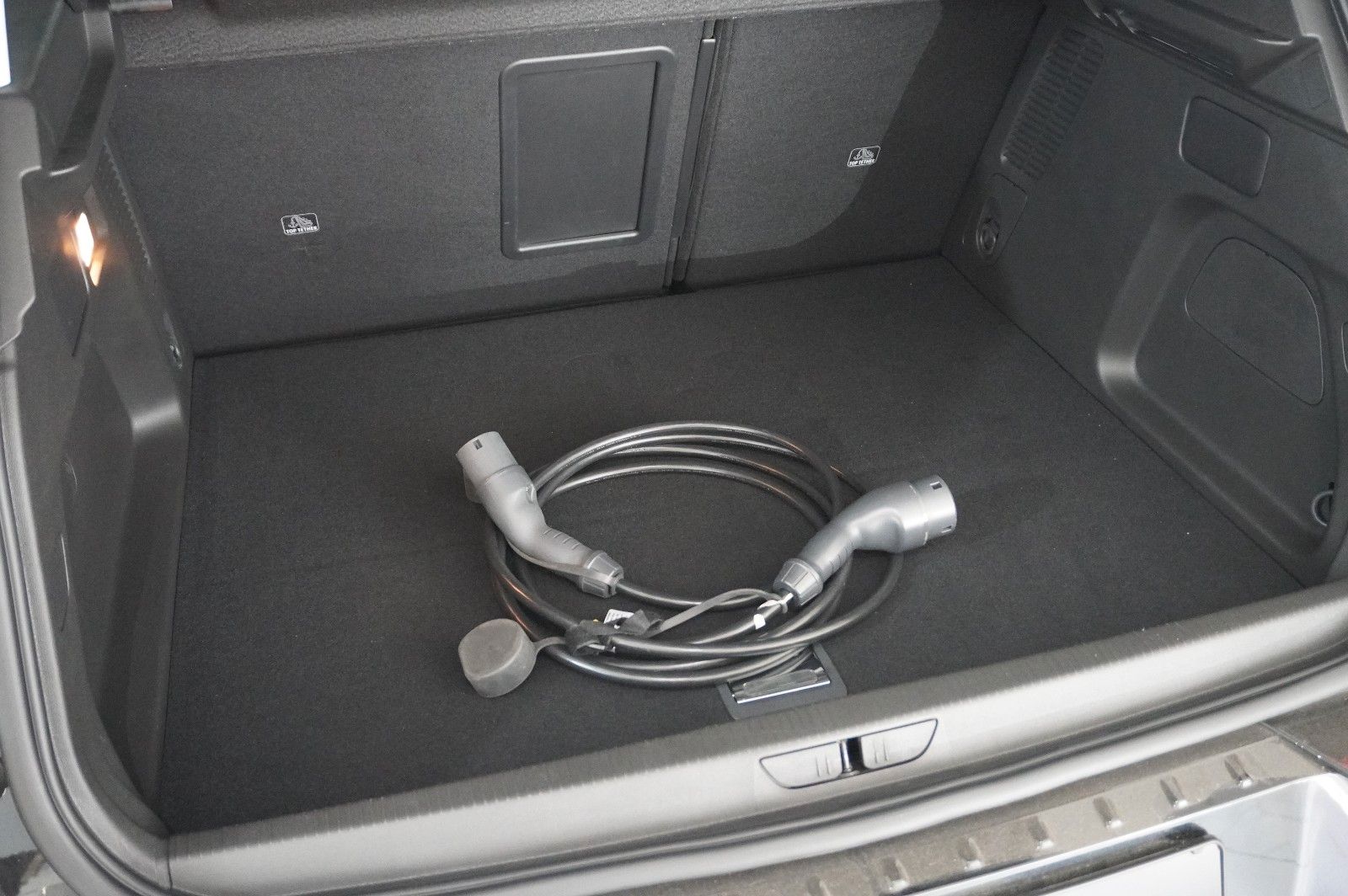 Fahrzeugabbildung Opel Grandland (X) 1.6T GSe HYBRID 4X4 NAVI/LED/SPORT