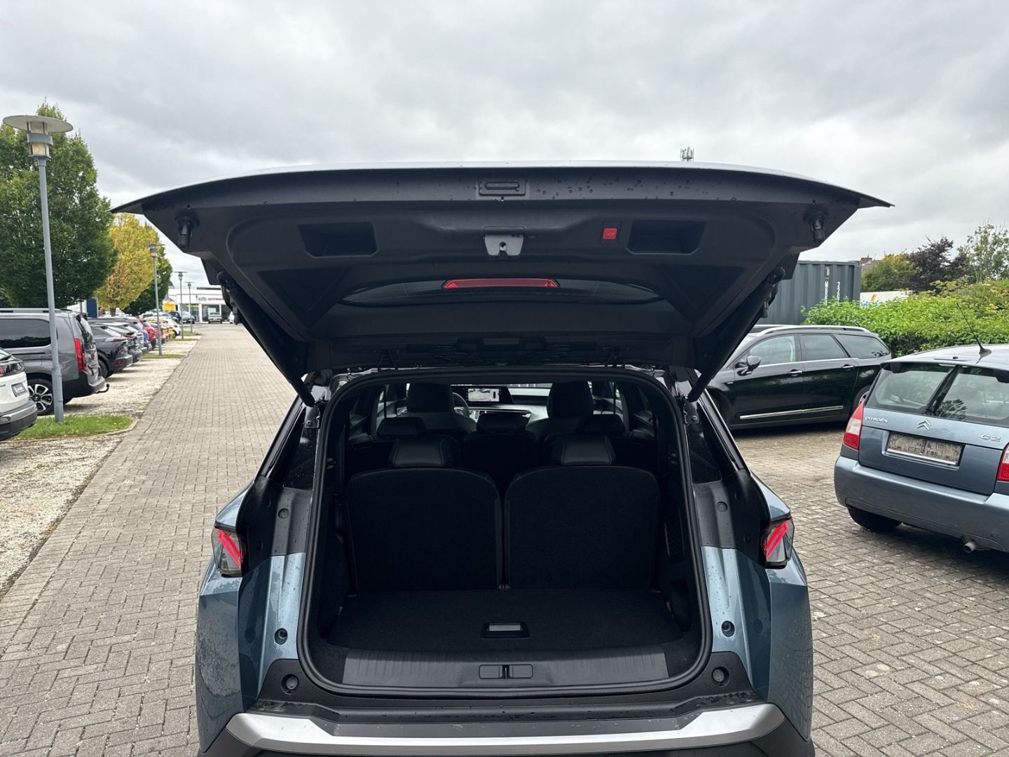 Fahrzeugabbildung Peugeot 5008 GT HYBRID 145 e-DSC6 AHK-abn. Navi LED ACC