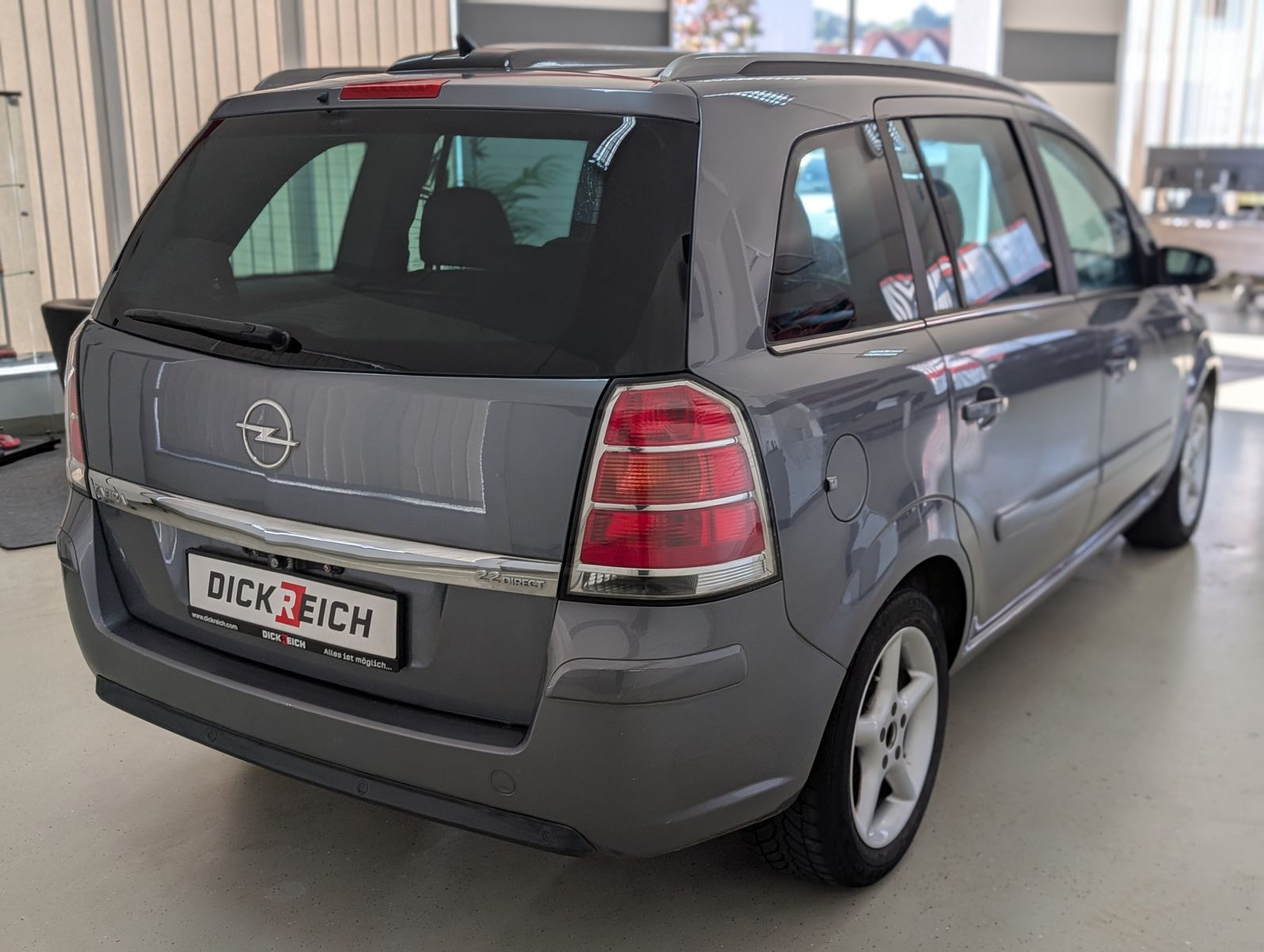 Fahrzeugabbildung Opel Zafira 2.2 Cosmo PANO 7S EURO4 GRÜN PLAK