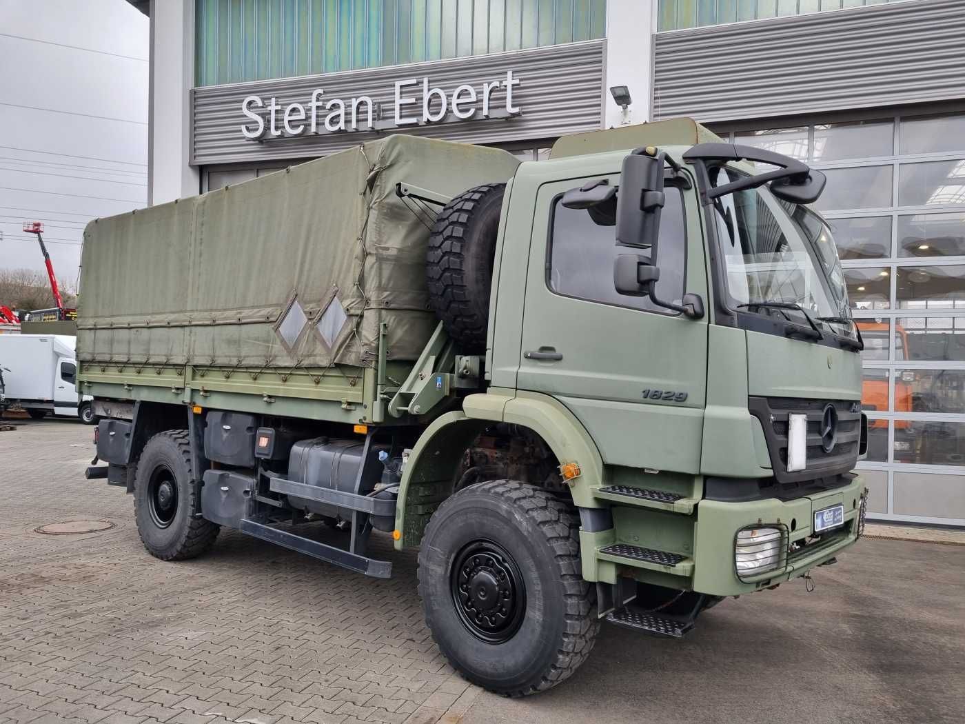 Fahrzeugabbildung Mercedes-Benz Axor 1829 A 4x4 Pritsche/Plane 10 Stück