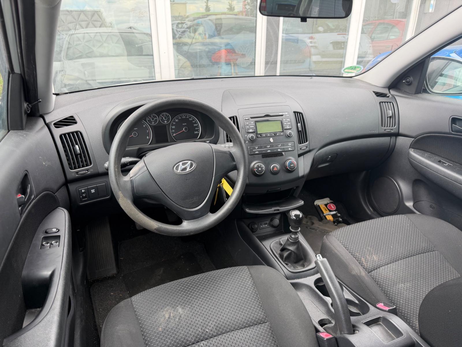 Hyundai i30 2010 — photo 7