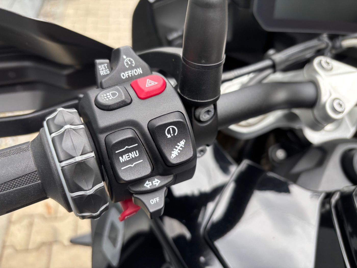 Fahrzeugabbildung BMW S 1000 XR Triple Black 2 Pakete
