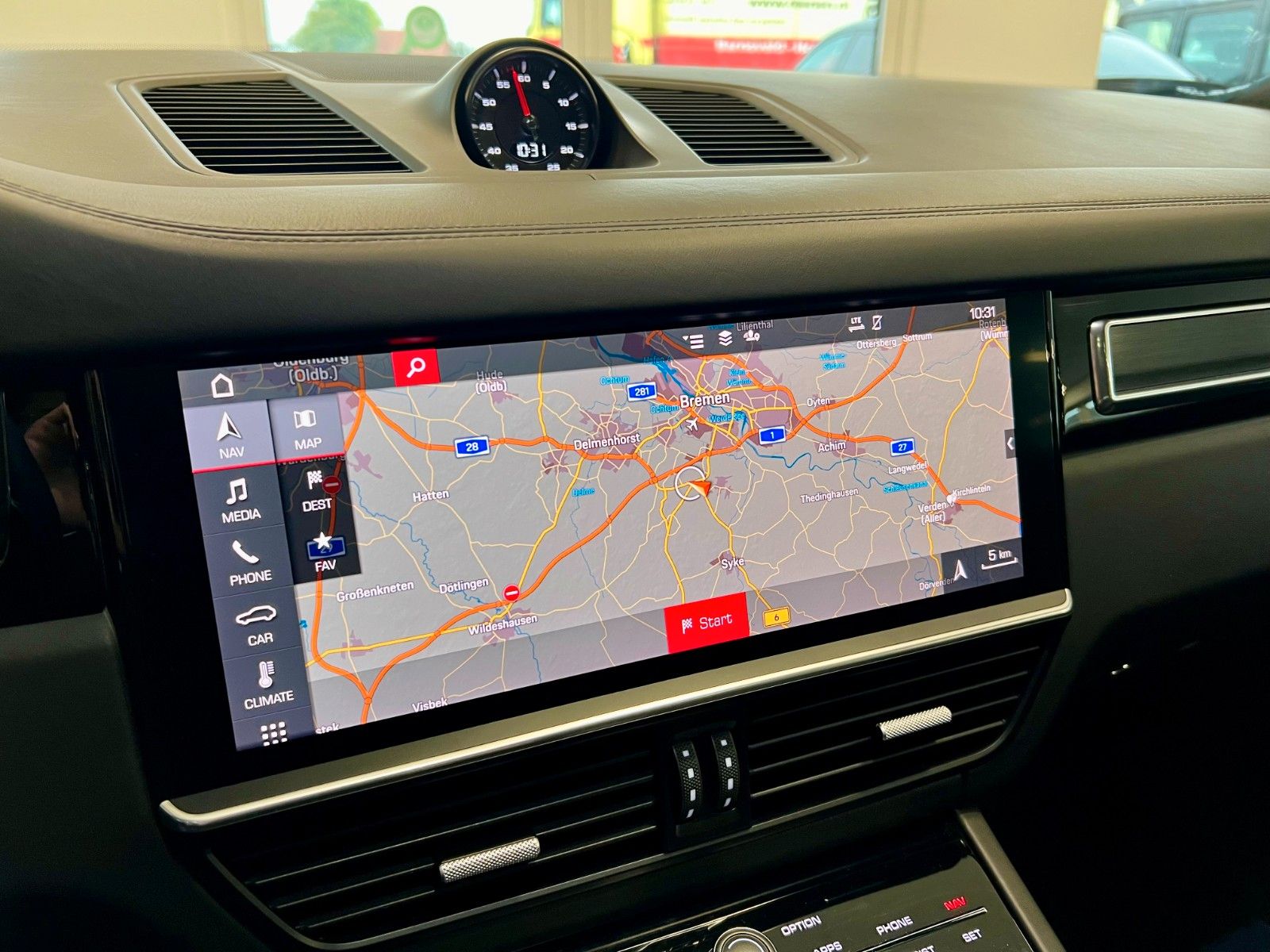 Fahrzeugabbildung Porsche Cayenne GTS Panorama, AHK, 21Zoll, SportChrono