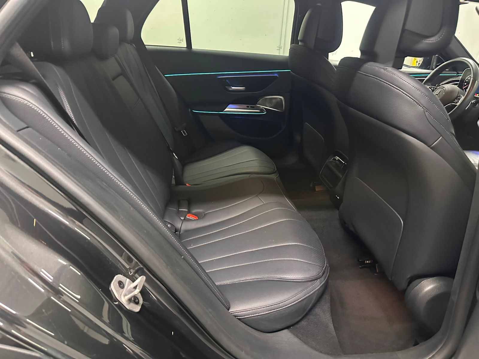 Fahrzeugabbildung Mercedes-Benz E 300 de 4M T All-Terrain *4D SOUND*KEYGO*20"AMG
