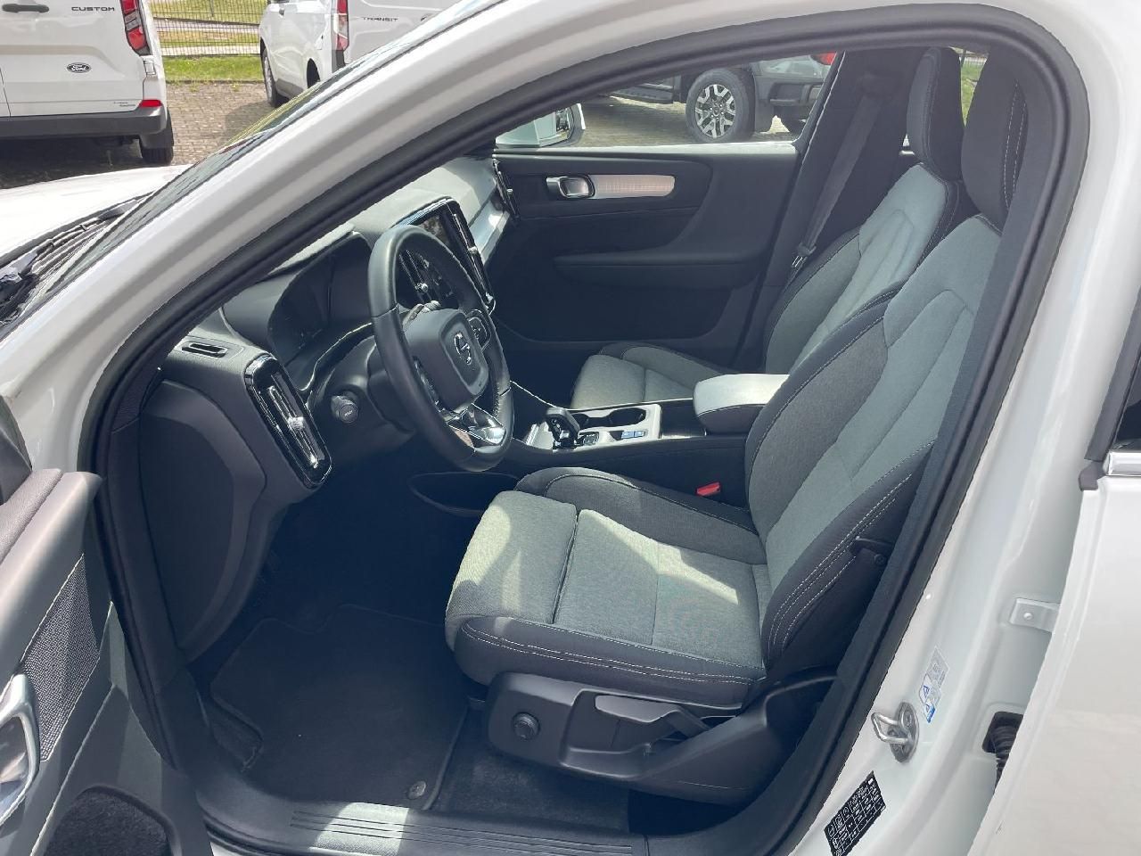 Fahrzeugabbildung Volvo XC40 Core Recharge Plug-In Hybrid 2WD