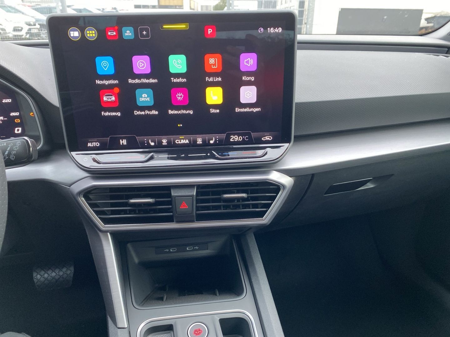 Fahrzeugabbildung SEAT Leon 1.5 eTSI 110 kW FR*NAVI*SHZ*Beats*PDC*CAM*