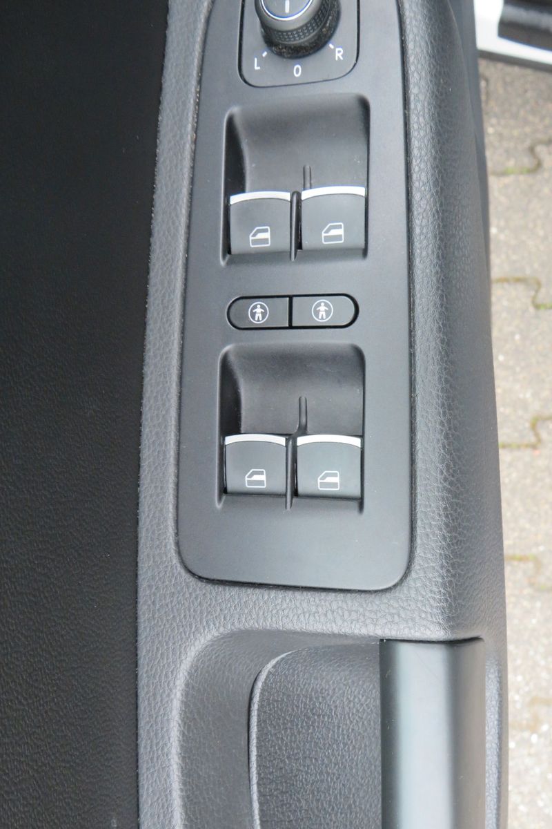 Fahrzeugabbildung Volkswagen Sharan Highline 7-SITZE AHK NAVI ACC 1.HAND