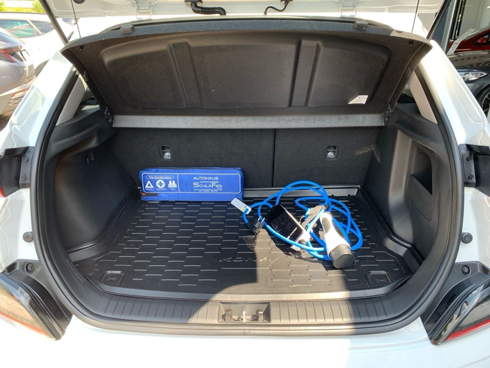 Fahrzeugabbildung Hyundai KONA Select Elektro 11 kW OBC Sitzheizung