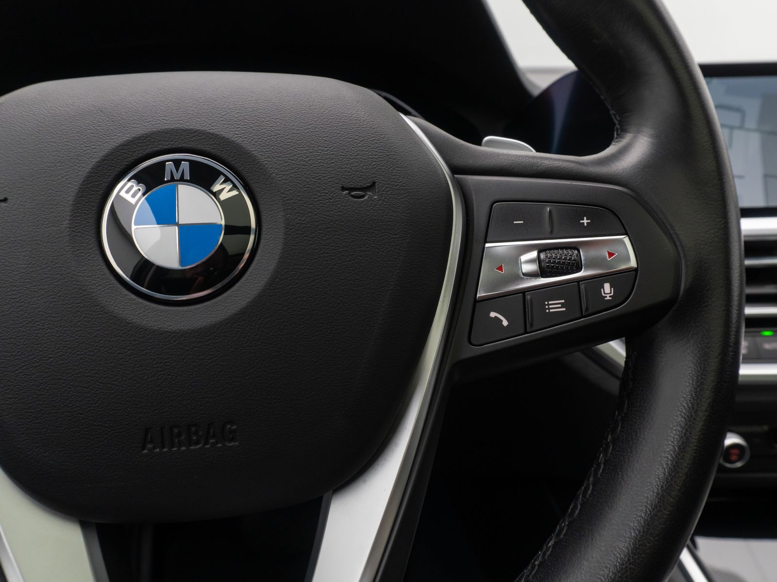 Fahrzeugabbildung BMW 330i Sport Line Panorama Kamera DAB H/K Stop&Go