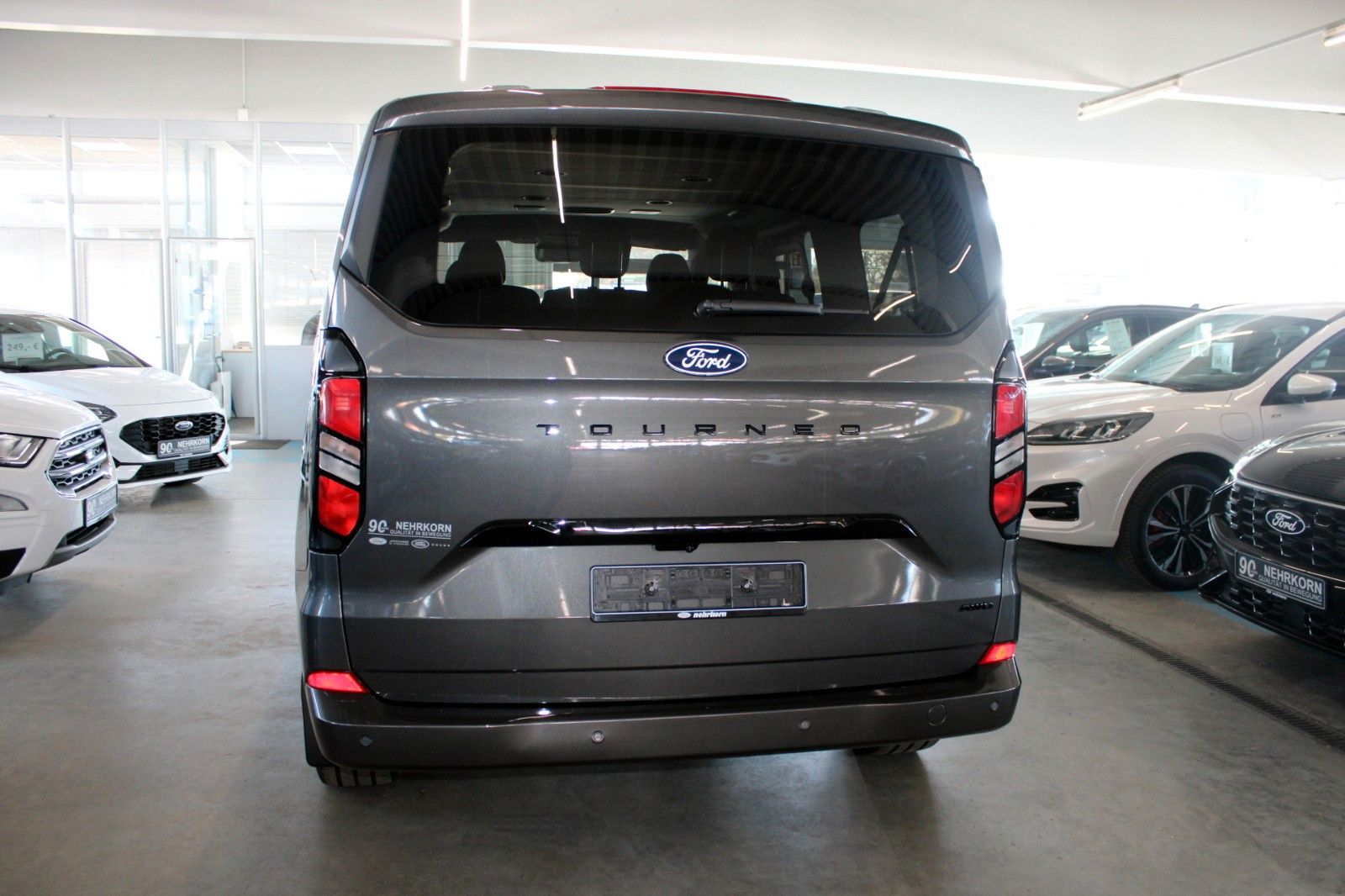 Fahrzeugabbildung Ford Tourneo Custom L1 8-Sitz Titanium Aut. Top Ausst