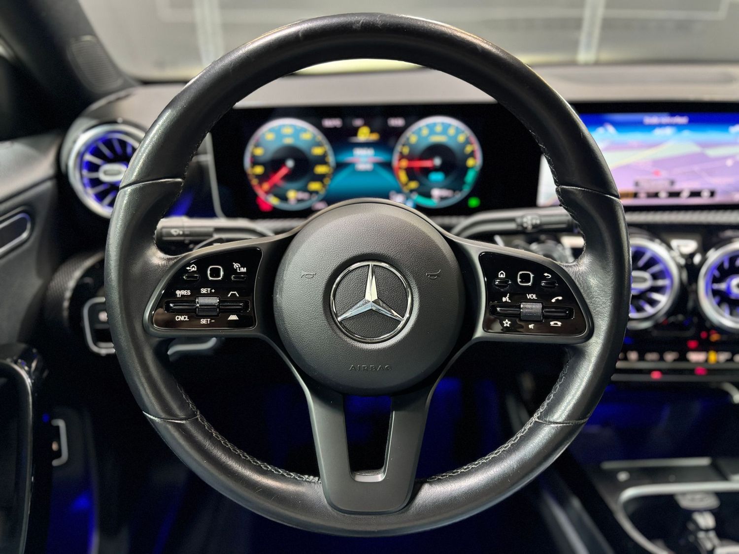 Fahrzeugabbildung Mercedes-Benz A 250 e Style Limousine AMG Felge#LED#Distr#MBUX