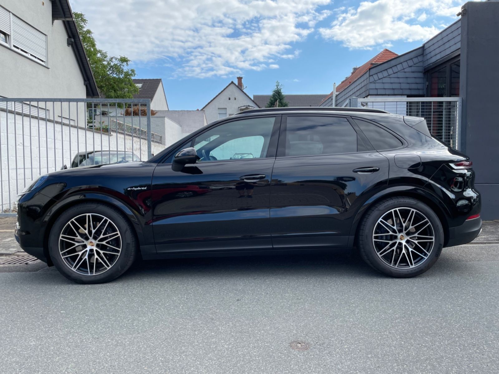 Fahrzeugabbildung Porsche Cayenne E-Hybrid |MY2024|Pano|PASM|ACC|3.Display