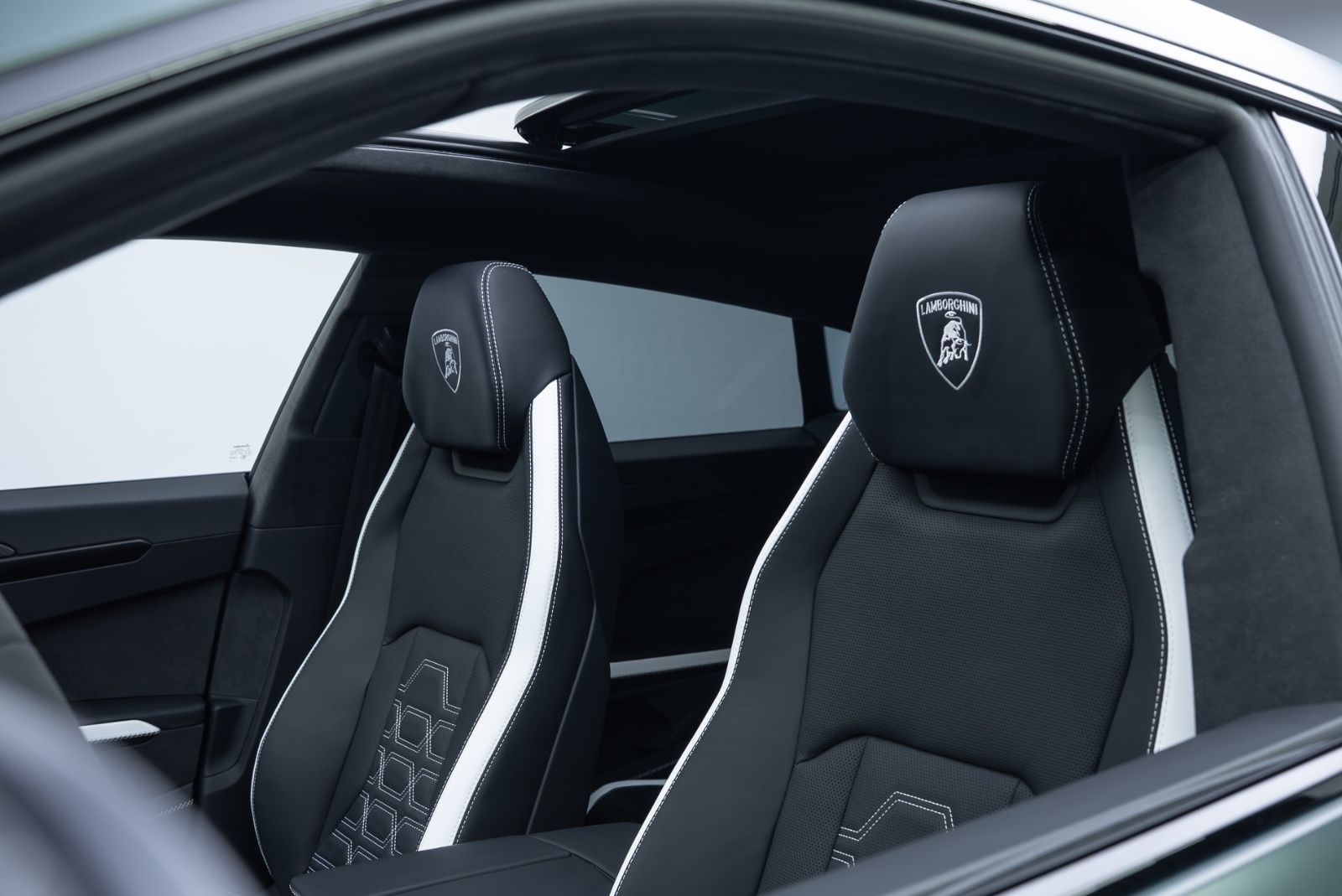 Fahrzeugabbildung Lamborghini Urus SE AKRAPOVIC/CARBON/PANO/B&O/FULL PPF