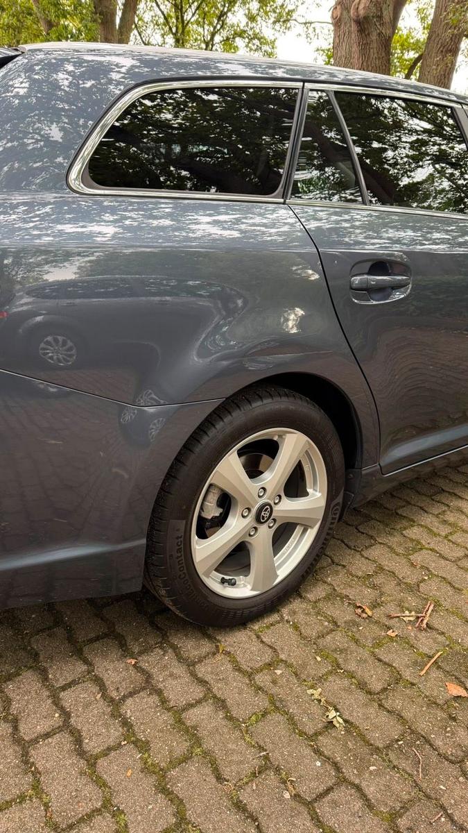 Toyota Avensis 2011 — photo 9