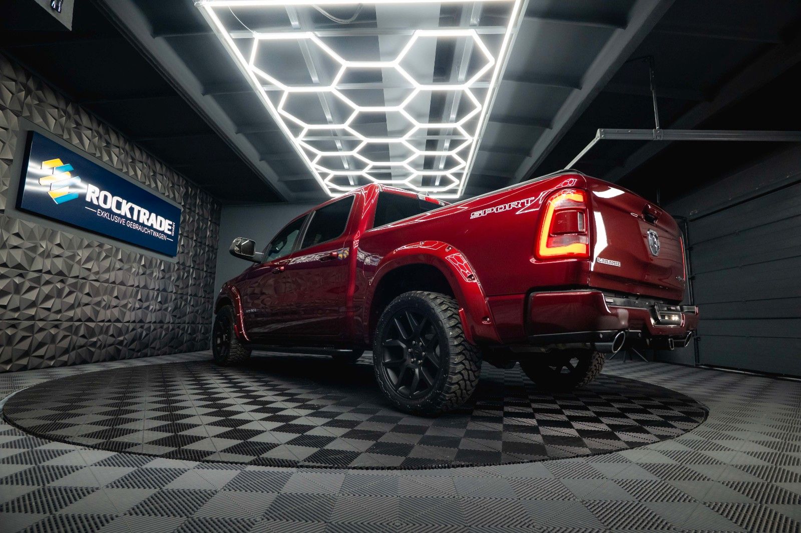 Fahrzeugabbildung Dodge RAM 5.7 V8 HEMI 4x4 OFFROAD Night LARAMIE 19%