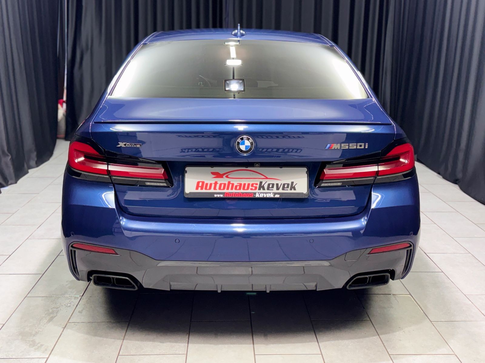 Fahrzeugabbildung BMW M550i Lim. xDrive|LASER|HEAD-UP|AHK|SCHIEBEDACH|