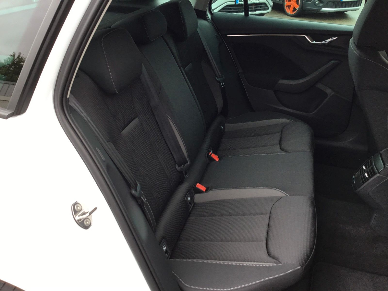 Fahrzeugabbildung SKODA Kamiq 1.5l TSI DSG TOUR+LED+17"+Navi