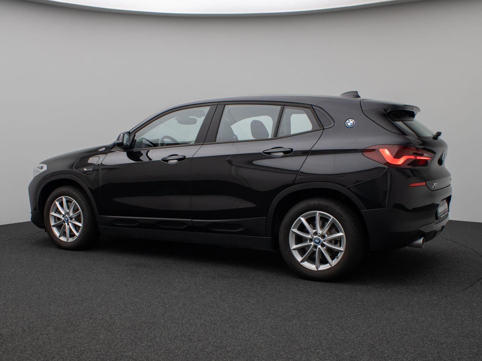 Fahrzeugabbildung BMW X2 xD25e Kamera DAB Lordos Geschwindigkeitsreg