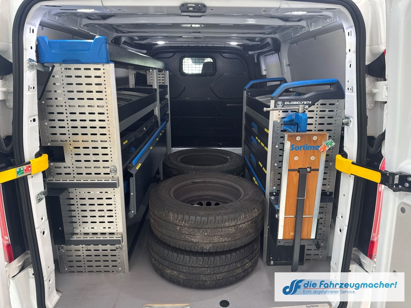 Fahrzeugabbildung Ford Transit Custom Kasten 320 AUTOMATIK L2 Trend 2.0