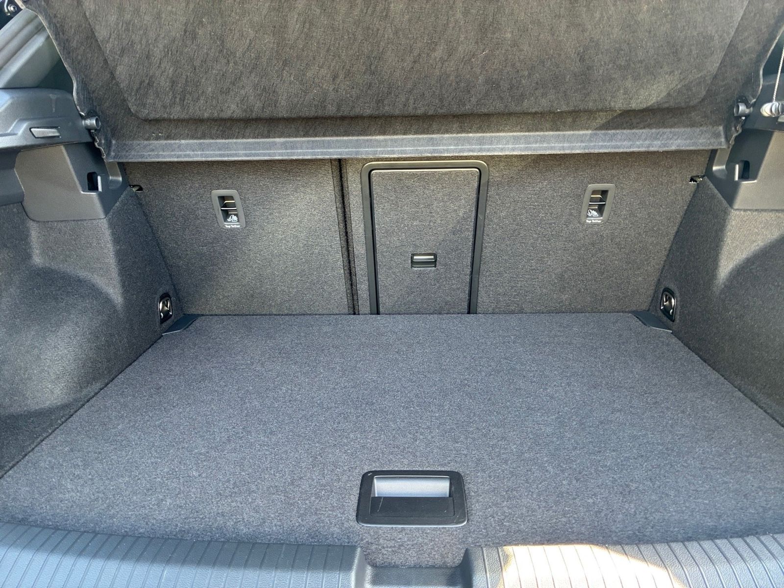 Fahrzeugabbildung Volkswagen T-Roc 1.5 TSI Goal LED,Navi,PDC,SHZ,ACC,Virtual