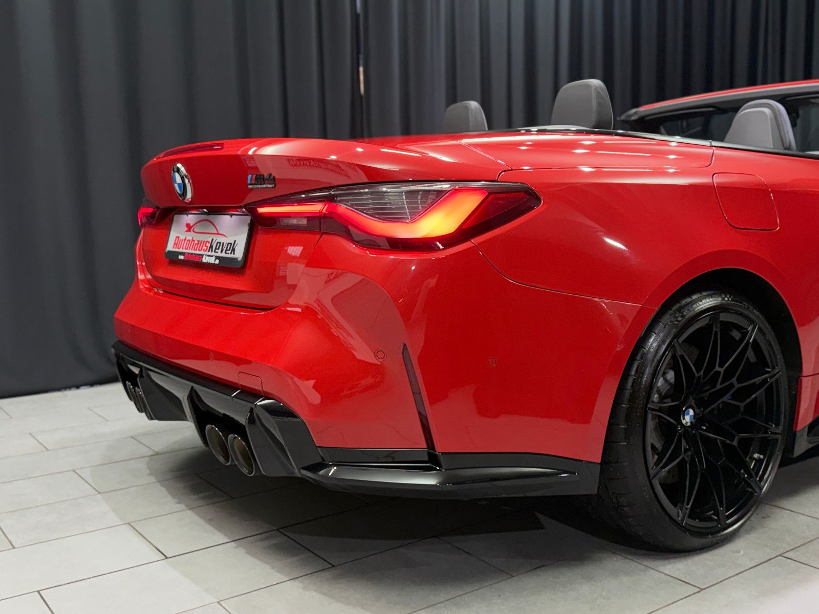 Fahrzeugabbildung BMW M4 Cabrio xDrive Competition|LASER|CARBON|HEAD-U