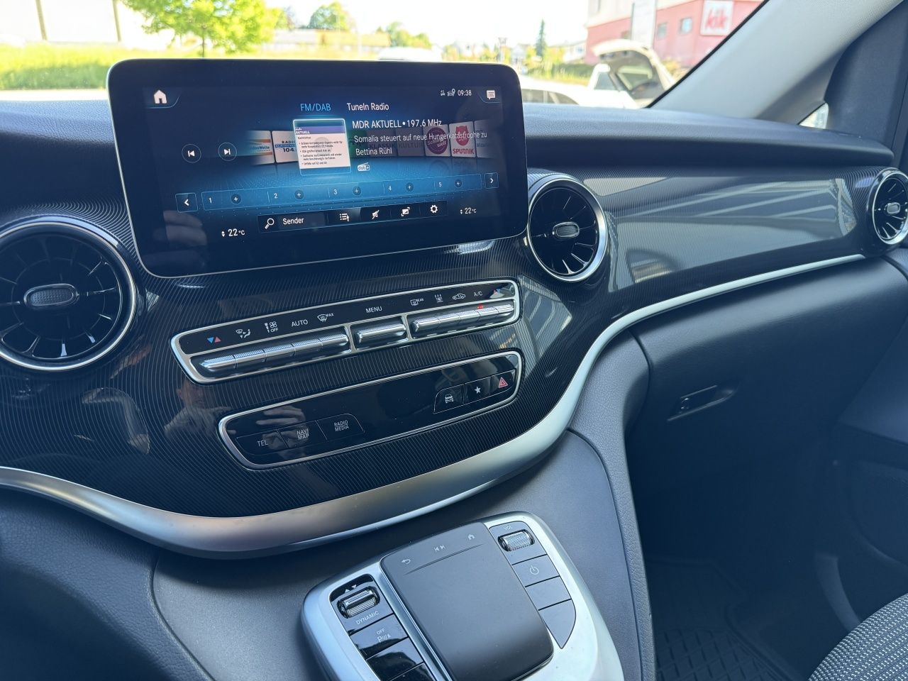Fahrzeugabbildung Mercedes-Benz EQV 300 Lang Klima*LED*Tempomat*Heckträger*Navi