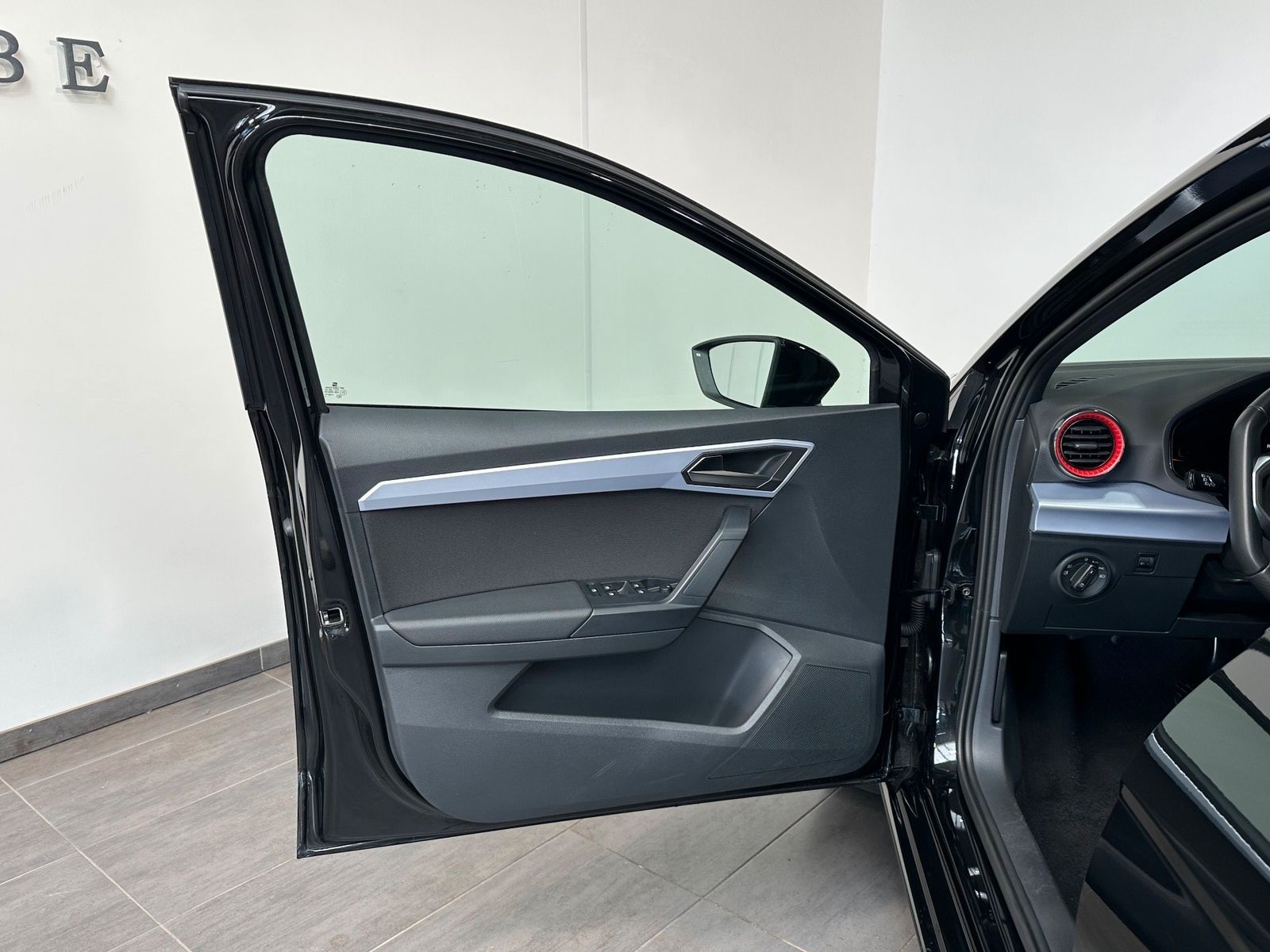 Fahrzeugabbildung SEAT Ibiza FR 1.0 TSI DSG NAV+LED+PDC+DAB+GANZJAHRES