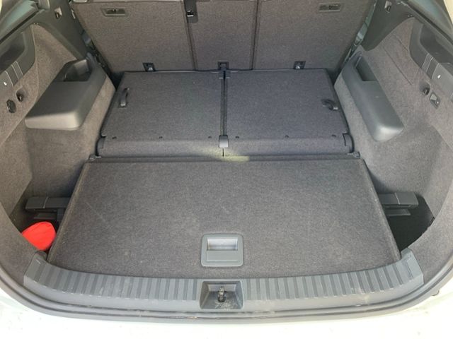 Fahrzeugabbildung Volkswagen Tayron 1,5 eTSI DSG ELEGANCE 7-SITZER NAVI AHK I