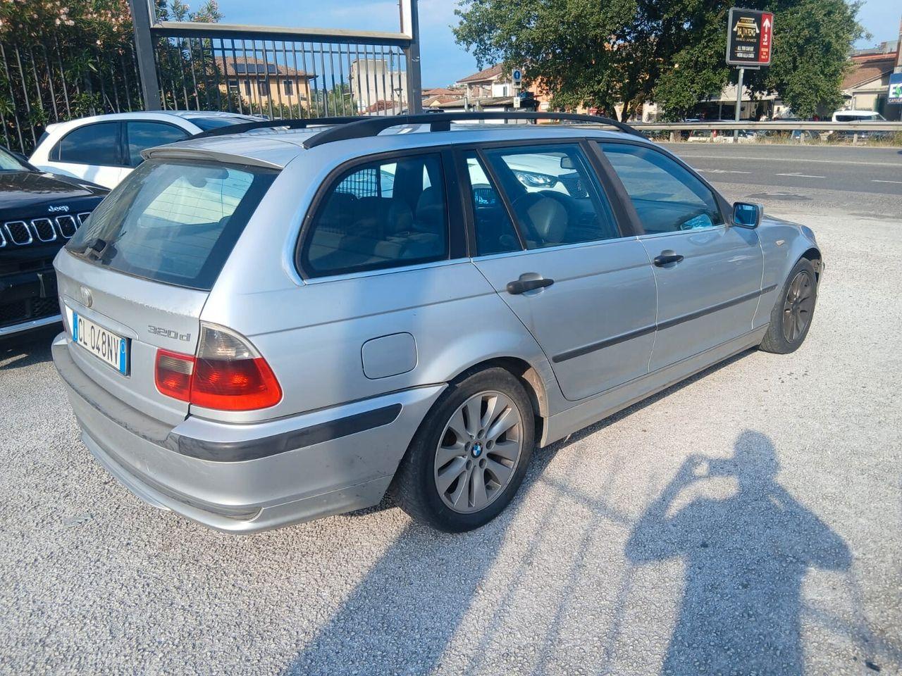 BMW 320 2004 — interior
