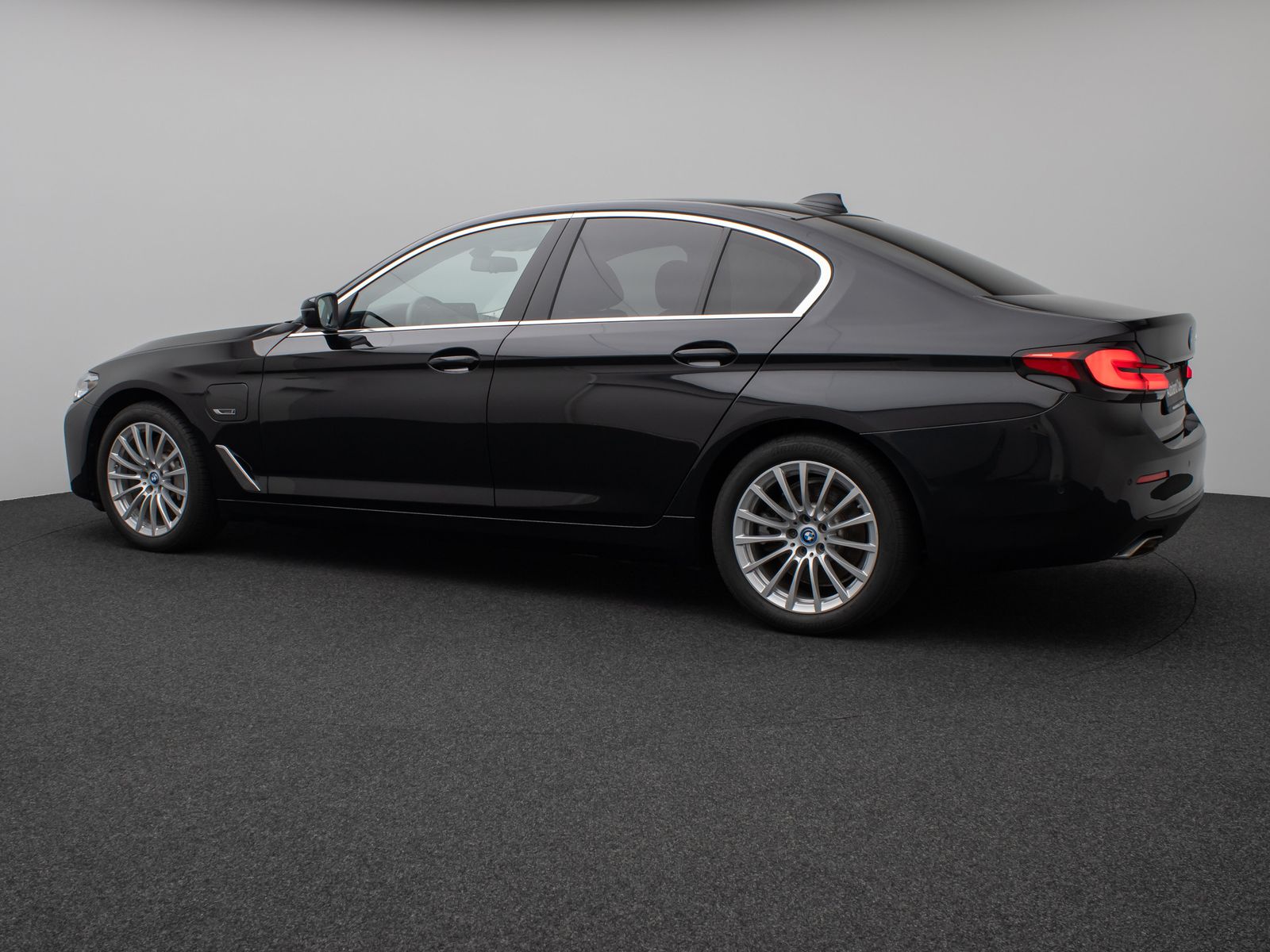 Fahrzeugabbildung BMW 530e Kamera DAB HiFi Leder 4xKlima Alarm 18Zoll