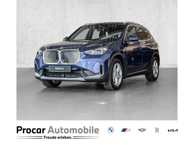 BMW iX1 xDrive30 PANO ACC AHK RFK NAVI Standh. LED