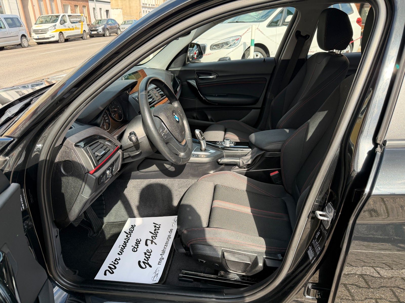 Fahrzeugabbildung BMW 118 d Sport Line AUTOMATIK NAVI BMW SCHECKHEFT