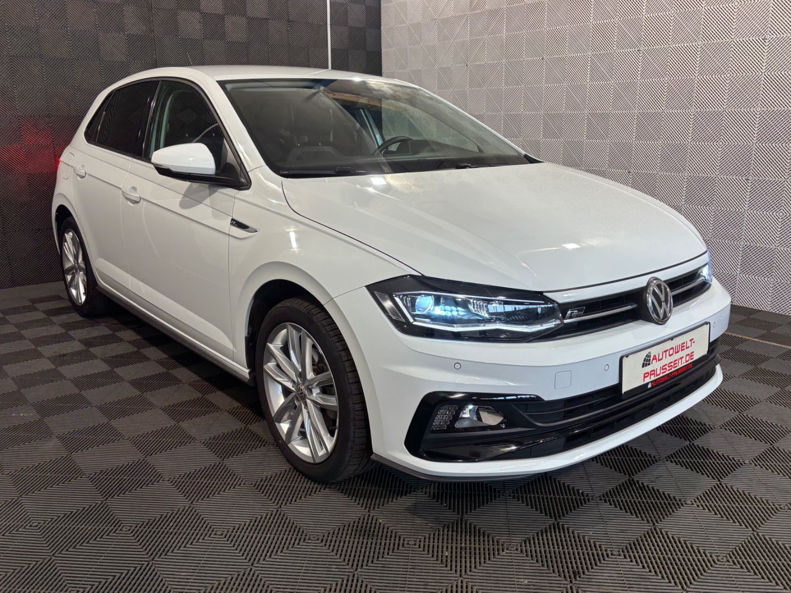 Gebrauchtwagen Volkswagen Polo Polo VI 1.0 TSI*HIGHLINE*R LINE-LED-R.KA-ACC-SHZ in Horb am Neckar