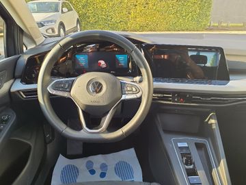 Bild 5 VW Golf VIII Life eTSI - NAVI,PANO,R.KAMERA,ACC