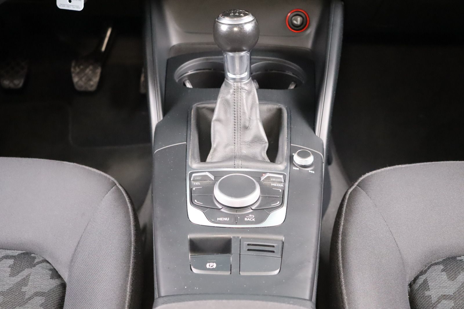 Fahrzeugabbildung Audi A3 1.4 TFSI Ambiente Sportback * Navi * Bi-Xenon