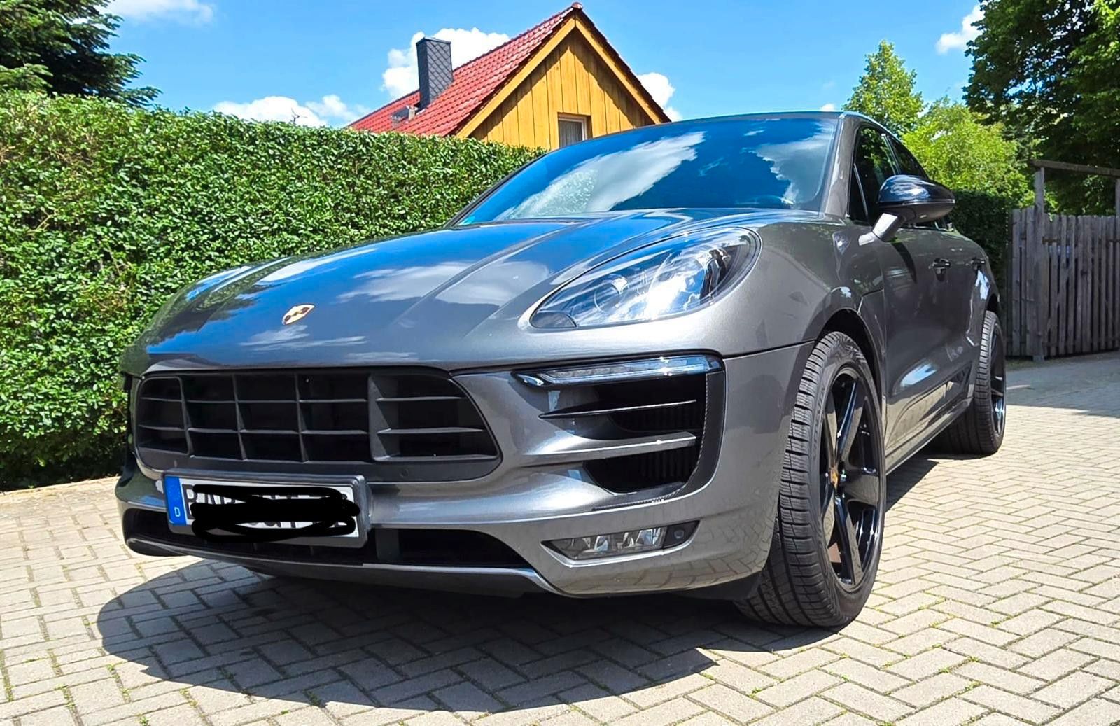 PORSCHE Macan
