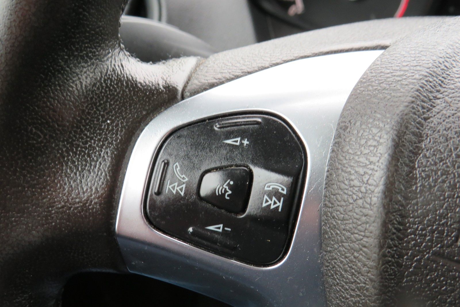 Fahrzeugabbildung Ford Transit Courier TREND NAVI SCHECKHEFT 1.HD