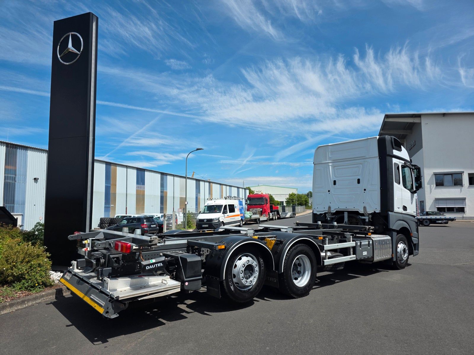 Fahrzeugabbildung Mercedes-Benz Actros 2540 L 6x2 BDF Fahrschule 5 Sitze LBW