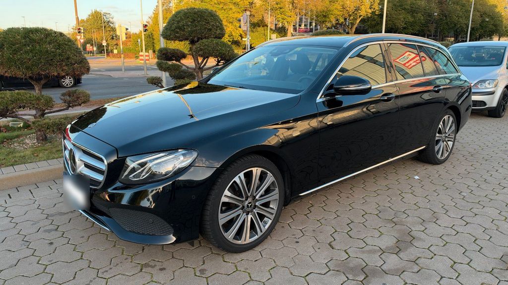 Image of Mercedes-Benz E 220