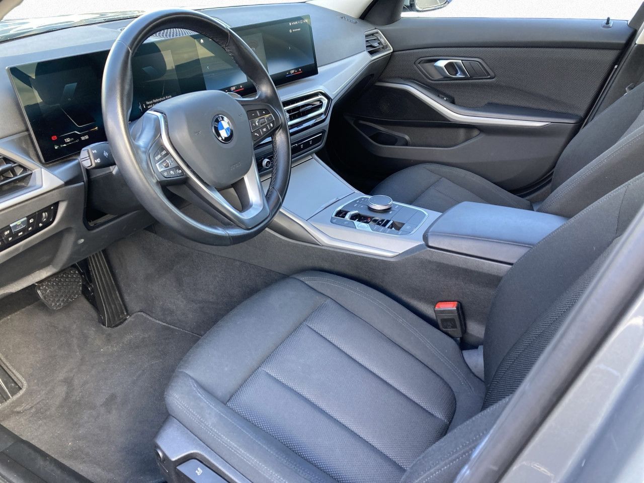 BMW 318dA Touring AHK,St+Go,DrivingAss,Curved,PDC foto 11